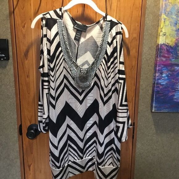 NWOT. Lane Bryant Women’s Size 18/20 Cold Shoulder Blouse - Picture 2 of 11